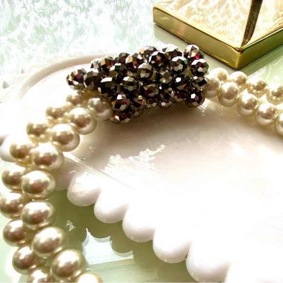 Vintage double strand faux pearl and crystal collar style necklace - Picture 3 of 6